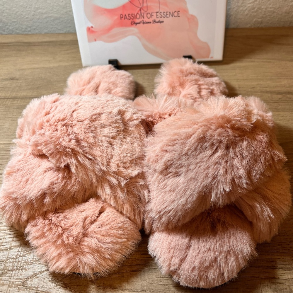 SALE!!Women Bunny Fur Cushioned Non-Slip Indoor/Outdoor Slippers - Picture 3 of 6
